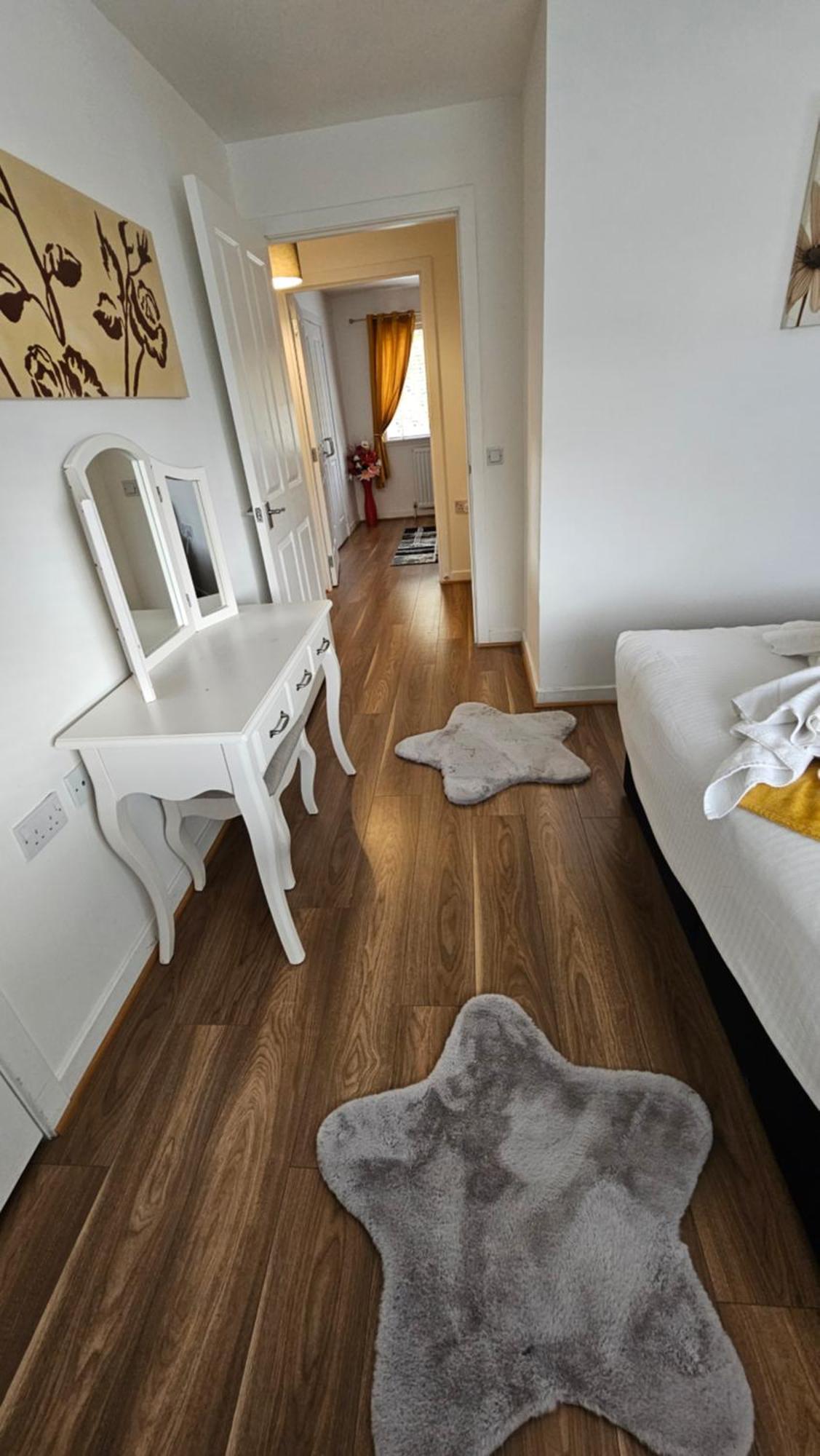 Silverburn New House With Free Parking And Nice Garden กลาสโกว์ ภายนอก รูปภาพ