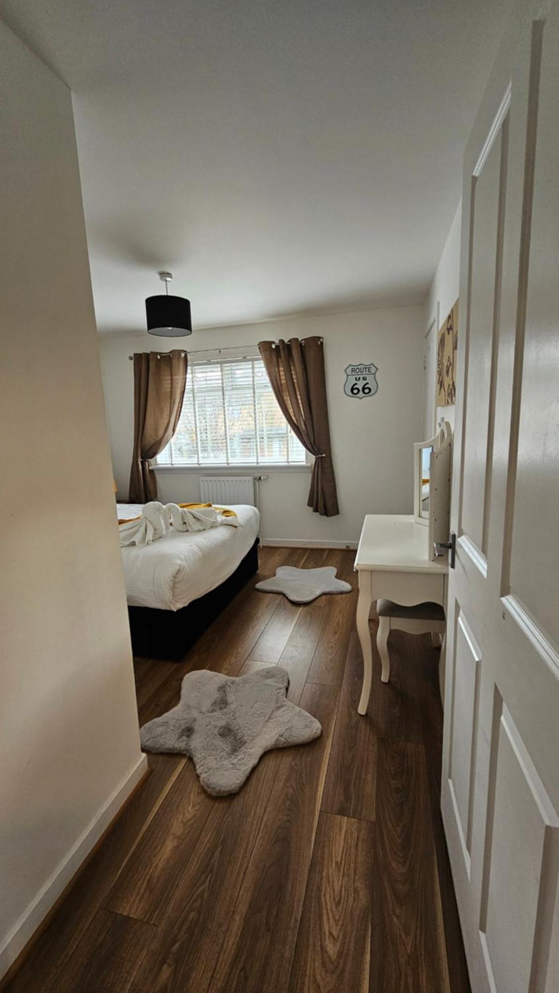 Silverburn New House With Free Parking And Nice Garden กลาสโกว์ ภายนอก รูปภาพ